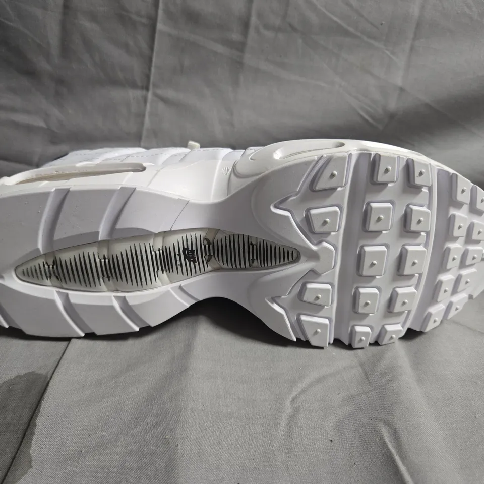 UNBOXED PAIR OF NIKE AIR MAZ 95'S IN WHITE - UK SIZE 10