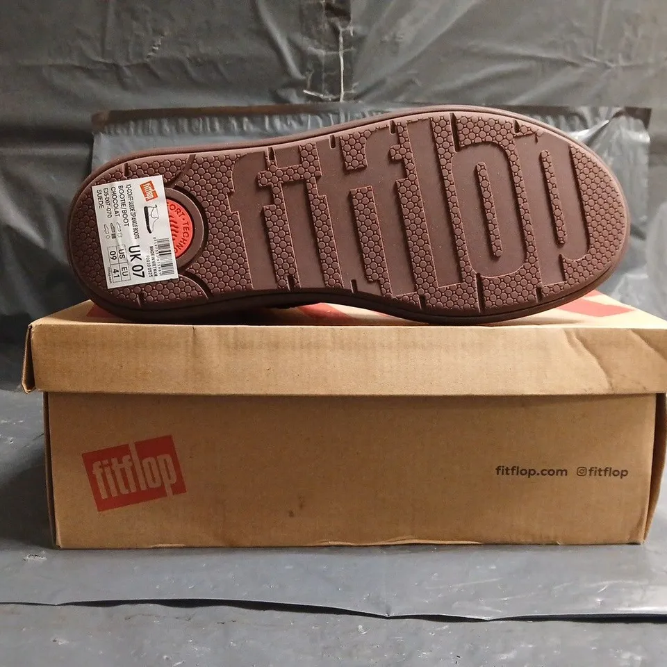 BOXED PAIR OF IQ-COMFF SUEDE ZIP ANKLE BOOTS IN CHOCOLATE SIZE UK 7