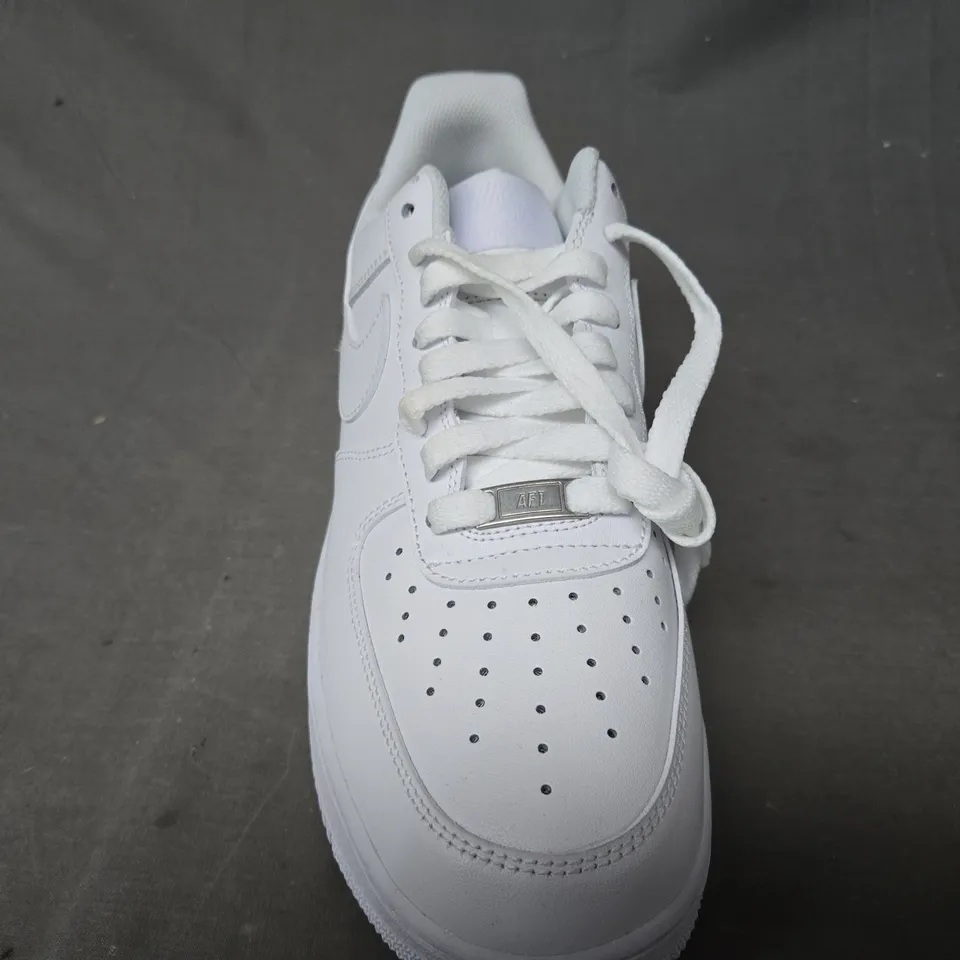 PAIR OF NIKE AIR FORCE 1 SHOES IN WHITE UK SIZE 10