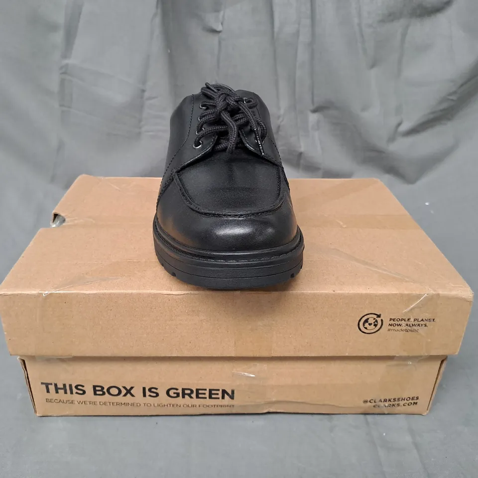 BOXED PAIR OF CLARKS SHOES IN BLACK UK SIZE 5.5