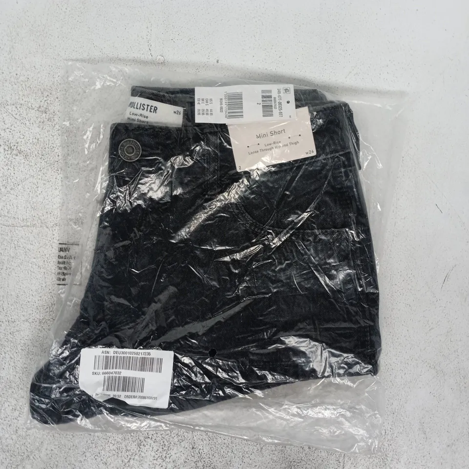 BAGGED HOLLISTER LOW-RISE LOOSE THROUGH HIP AND THIGH MINI SHORTS IN BLACK SIZE W26
