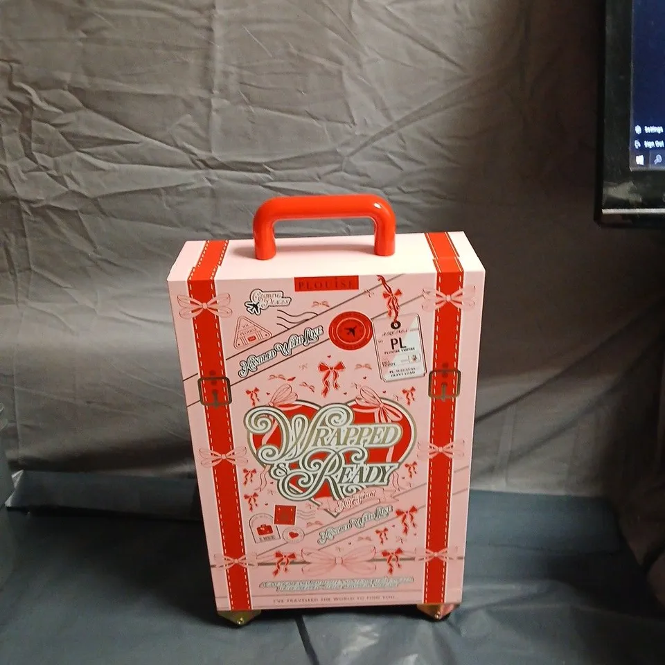 P.LOUISE WRAPPED & READY SUITCASE – HOT TODDY MAKE-UP SET