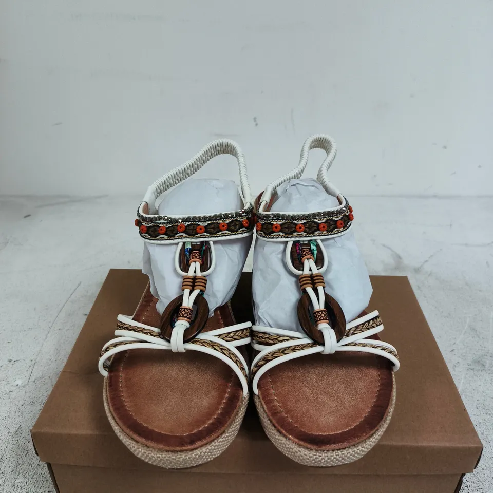 BOXED PAIR OF JO & JOE TRINIDAD WHITE SANDALS – UK 7