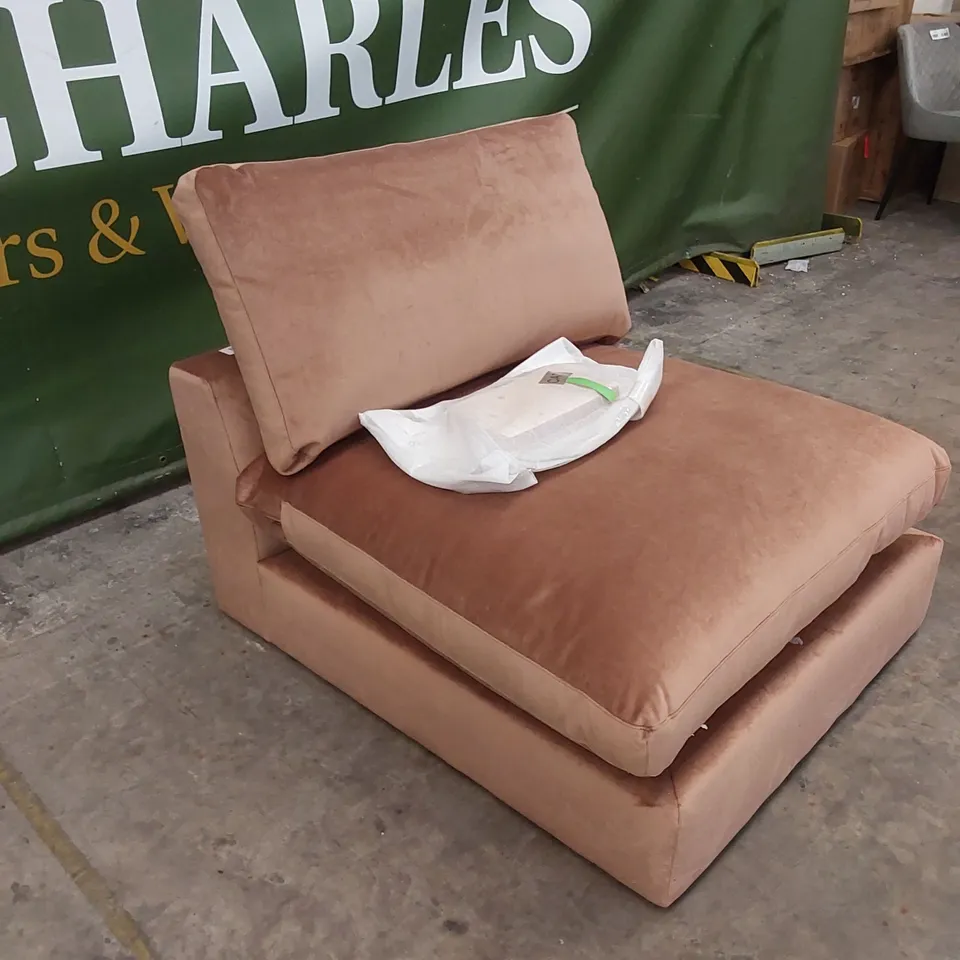 DESIGNER INFINITY FIBRE VELVET UPHOLSTERED MIDDLE SOFA PIECE WITH CUSHIONS IN COPPER - INCOMPLETE SOFA PIECE 