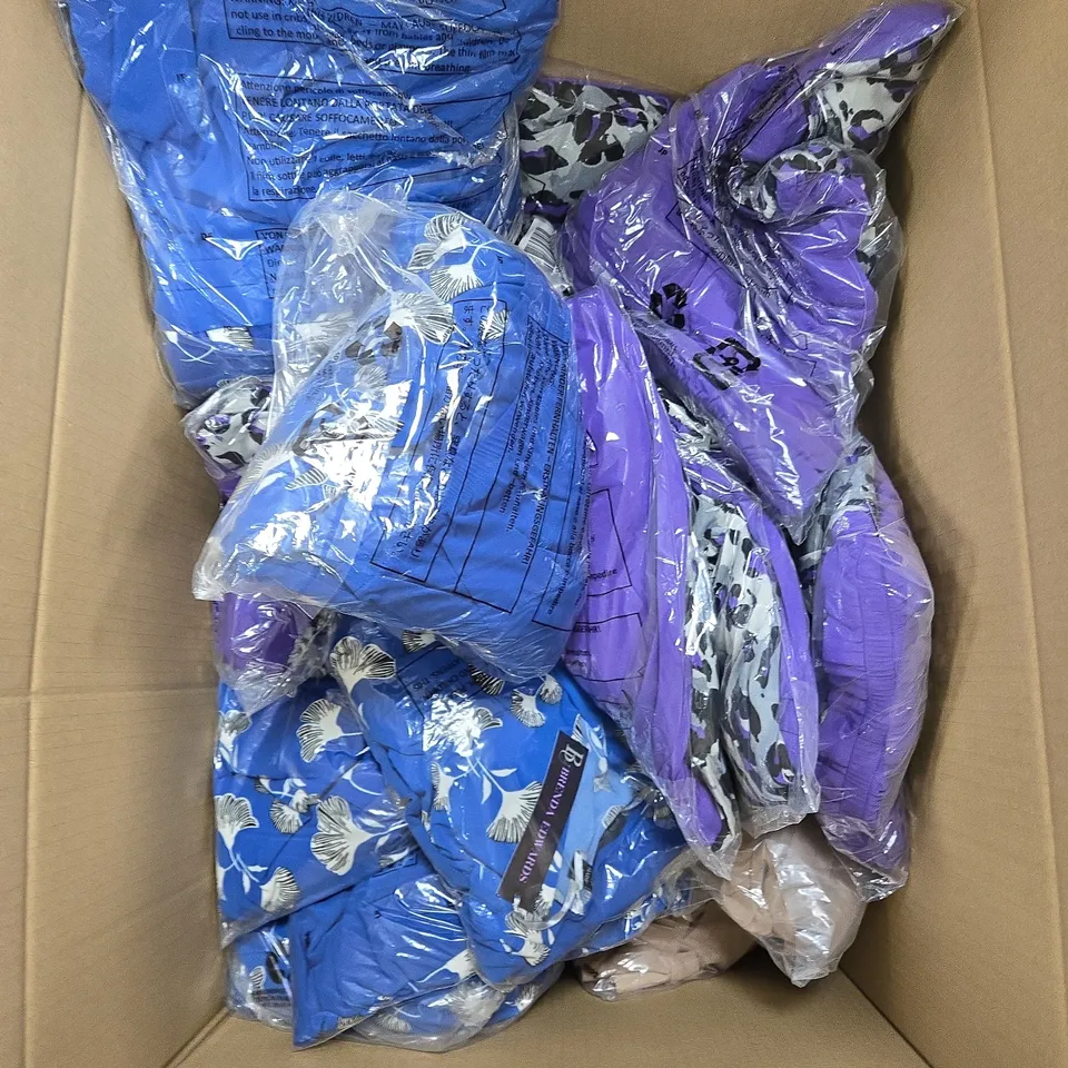 APPROXIMATELY 20 ASSORTED WOMENS CLOTHING PRODUCTS IN VARIOUS STYLES & SIZES