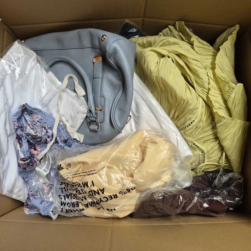 APPROXIMATELY 40 ASSORTED CLOTHING ITEMS IN VARIOUS SIZES, STYLES & COLOURS TO INCLUDE BRANDS SUCH AS BERSHKA, DAVID LUKE, PRIMARK, ETC - COLLECTION ONLY