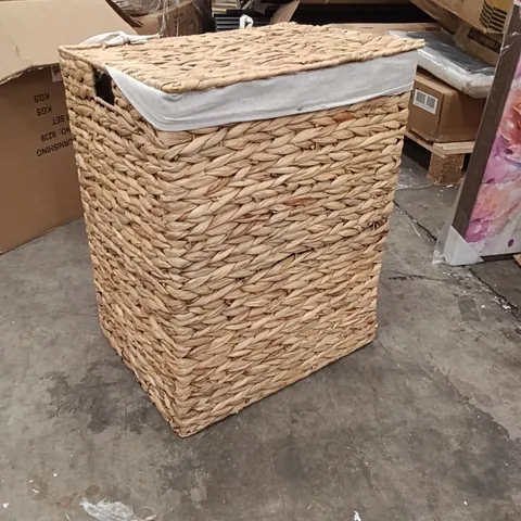 BOXED WICKER BASKET (1 BOX)