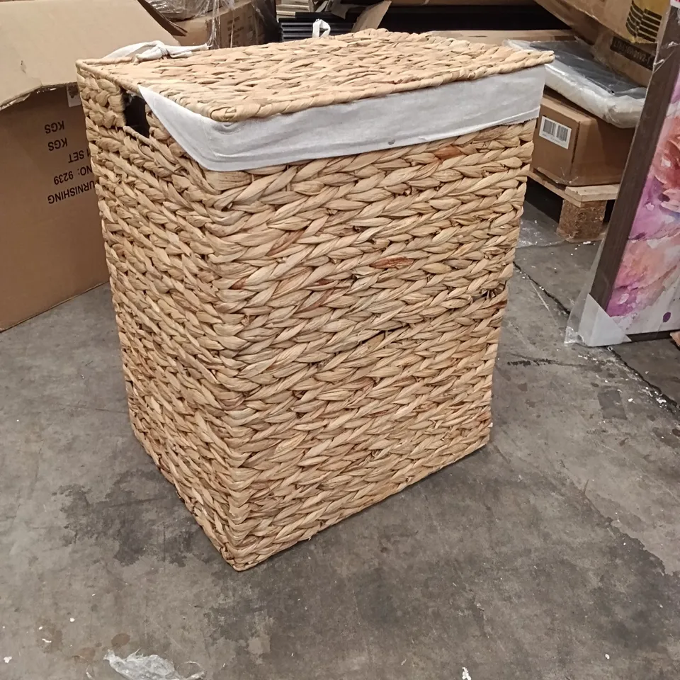 BOXED WICKER BASKET (1 BOX)