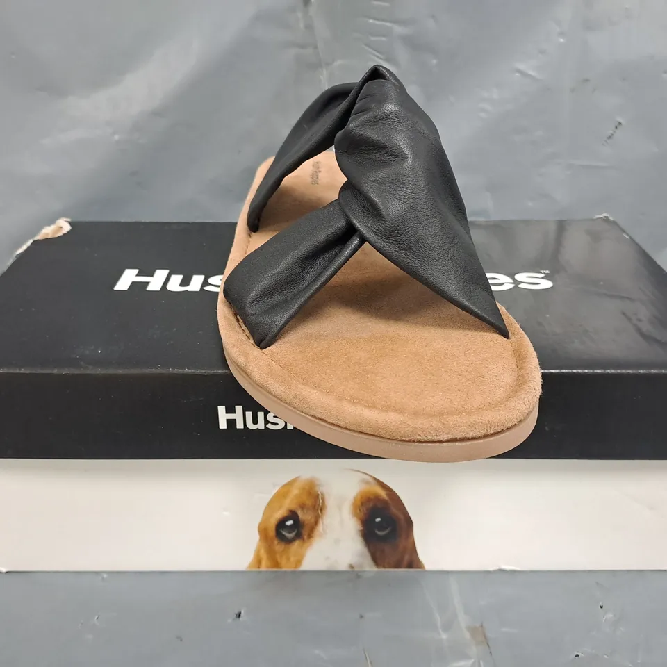 BOXED PAIR OF HUSH PUPPIES WIDE FIT SANDALS IN BLACK SIZE UK 5