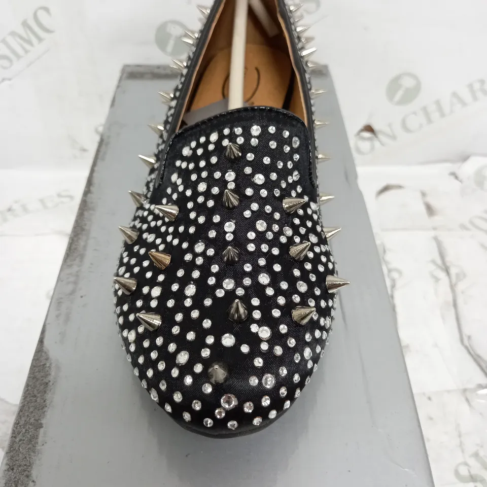 FLAT HEELED SPIKEY SHOE BLACK SATIN SIZE SIZE 5