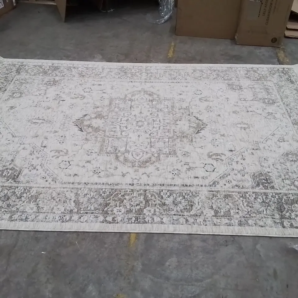 QUALITY DESIGNER AREA RUG // APPROX SIZE: 200 X 300 cm