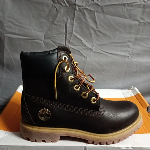 BOXED PAIR OF TIMBERLAND BROWN LEATHER BOOTS - WOMENS - UK SIZE 3