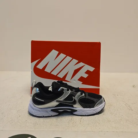NIKE V5 RNR LACE (PS) KIDS' TRAINERS β BLACK WITH SILVER, BOXED SIZE 1