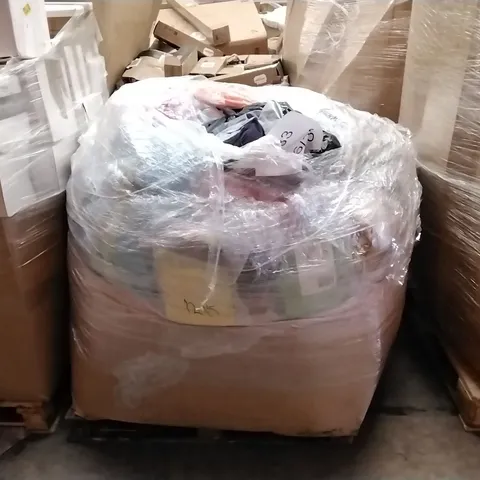 PALLET TO CONTAIN A LARGE QUANTITY OF KIDS SWIMMING POOLS, FLOATATION DEVICES AND WATER PLAY ITEMS 