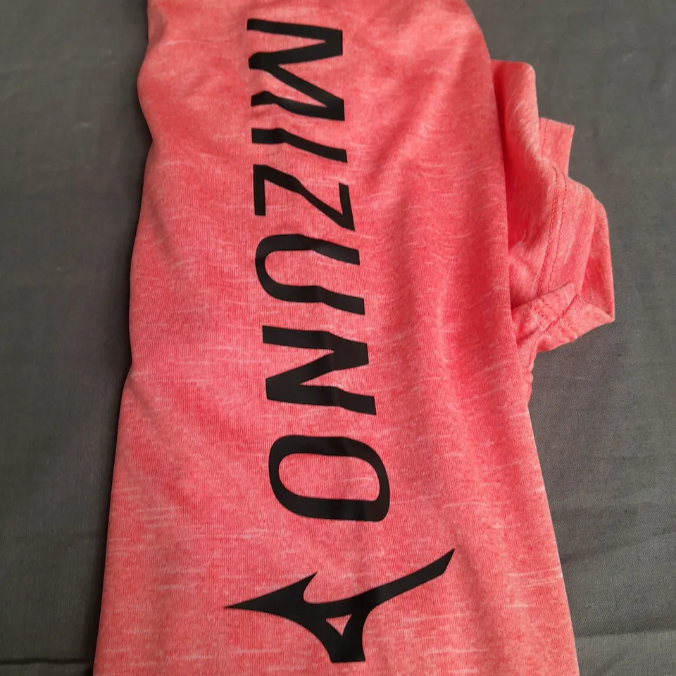 MIZUNO CORE GRAPHIC TEE IN LIVING CORAL - M