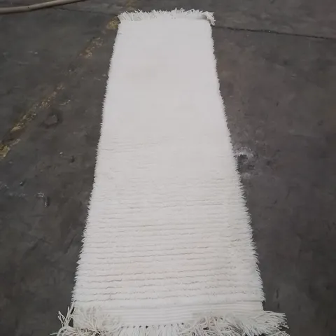 QUALITY DESIGNER AREA RUG - APPROXIMATELY 230X60CM