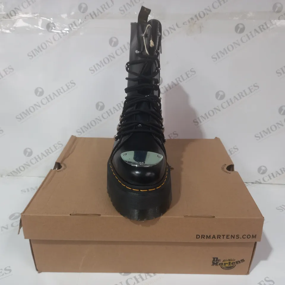 BOXED PAIR OF DR MARTENS JADON HI LTT MAX BOOTS IN BLACK UK SIZE 7