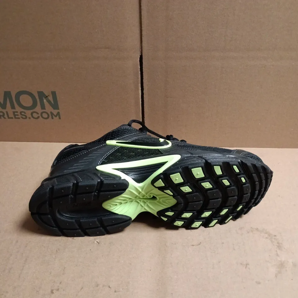 PAIR OF NIKE V5 RNR BLACK LIME BLAST TRAINERS - 6