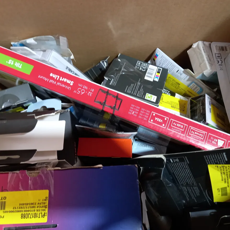 LOT OF APPROXIMATELY 20 ASSORTED HOUSEHOLD ITEMS TO INCLUDE ASDA TECH TRUE WIRELESS EARBUDS, ONN POCKET RADIO, BLACKWEB IPHONE 6/7/8 PLUS SCREEN PROTECTOR, ETC
