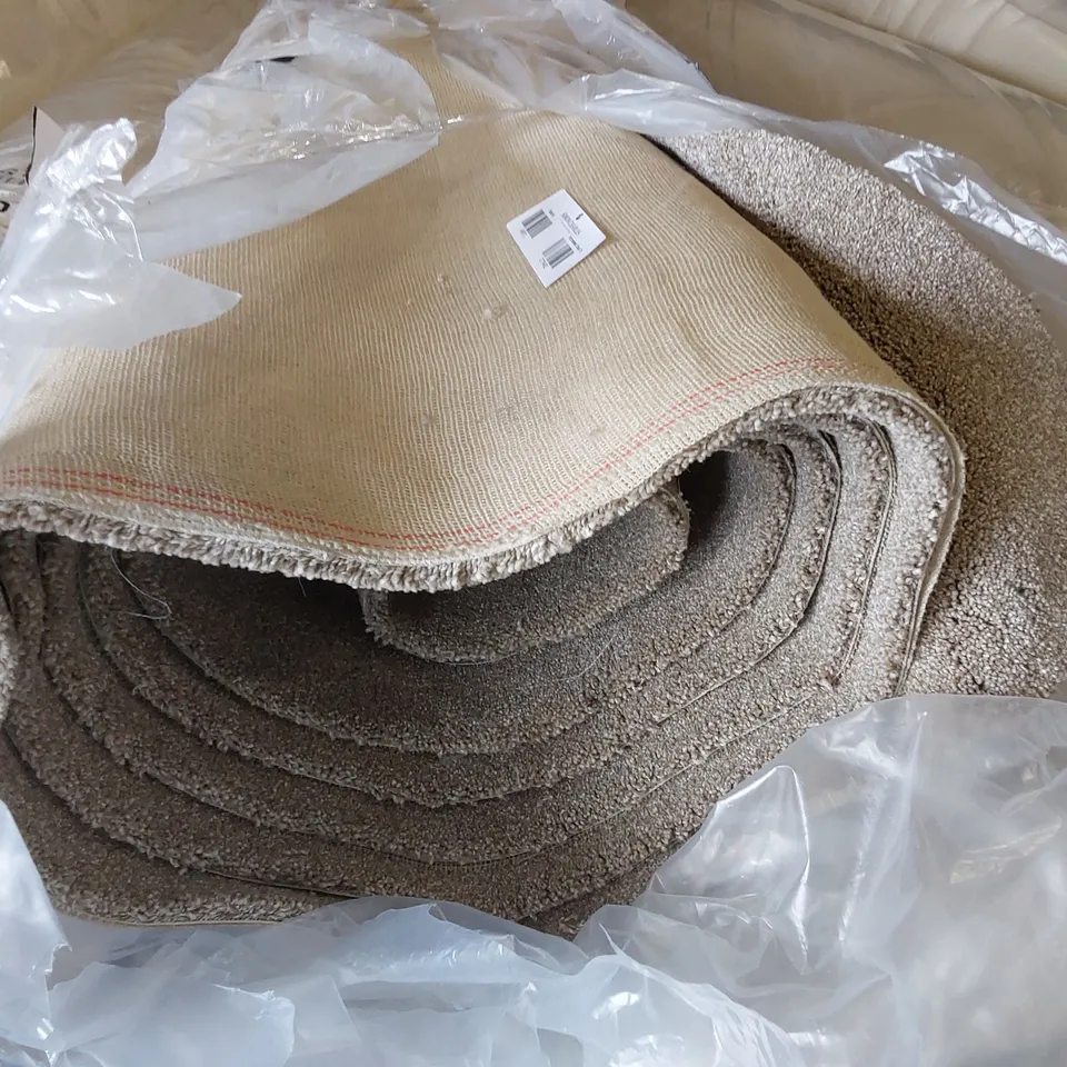 ROLL OF QUALITY FIRST IMPRESSIONS FRESH CARPET // SIZE: APPROX 5 X 5.45m
