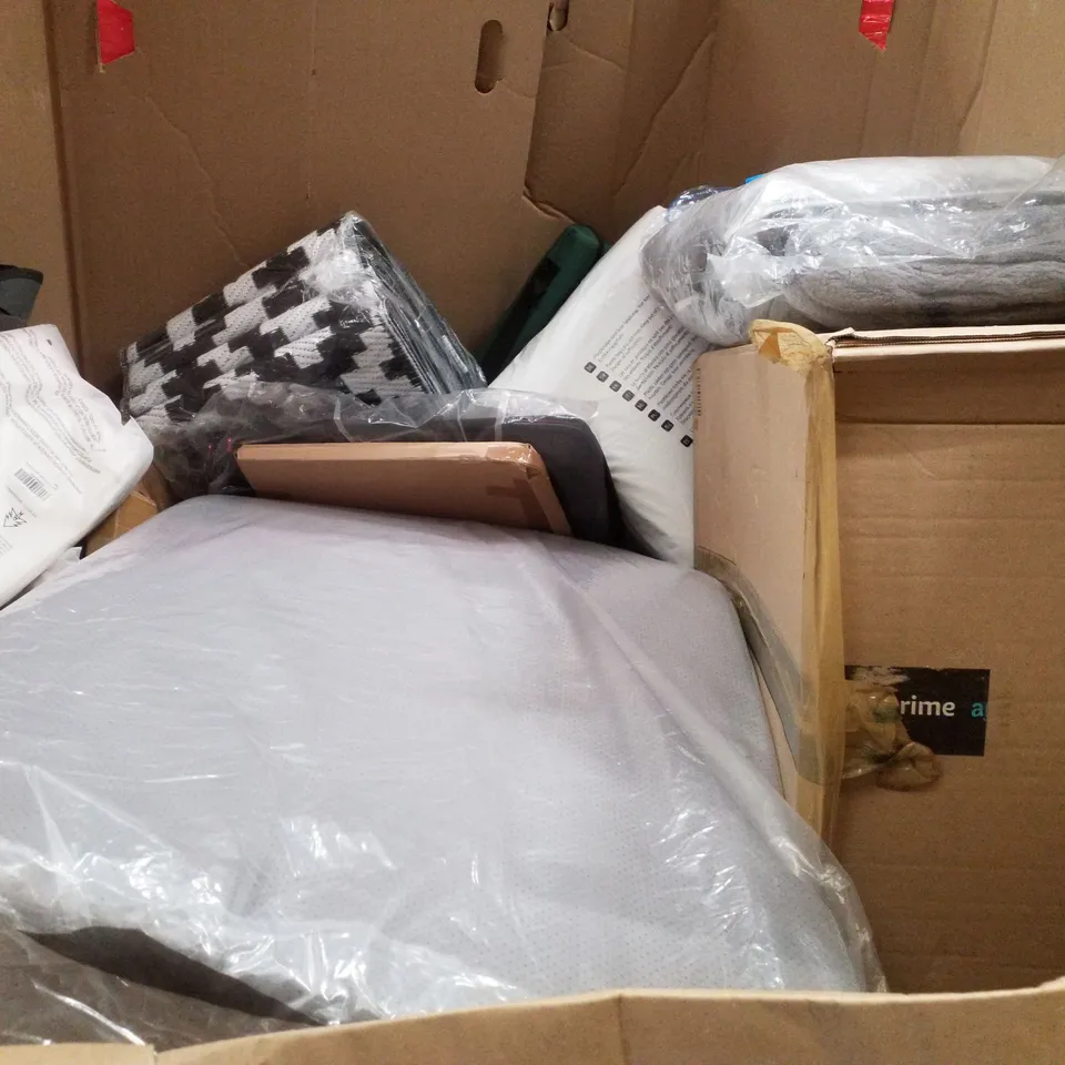 PALLET CONTAINING ASSORTED PRODUCTS INCLUDING MOSQUITO NET, DOGGY DOOR, COMPUTER KEYBOARD DRAWER, CURTAIN TIE BACK, WALL DECOR & KIDS SKATEBOARD