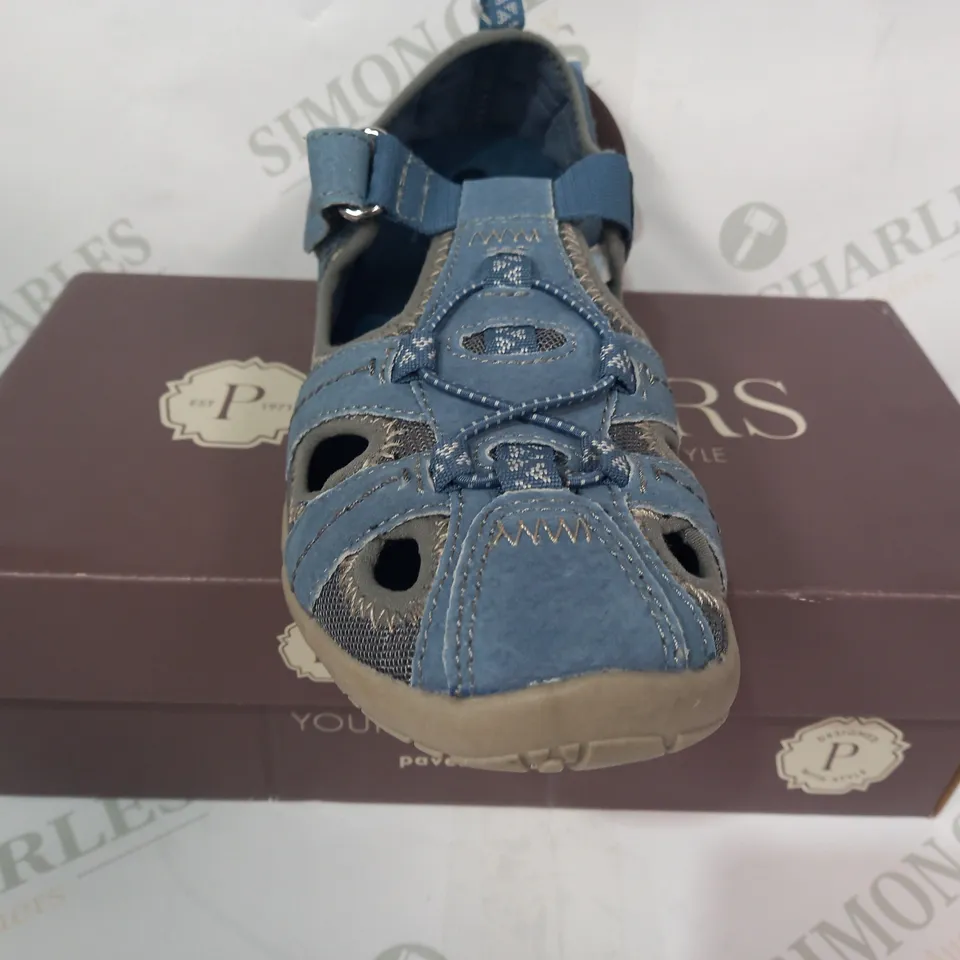 BOXED PAIR OF PAVERS VELCRO STRAP SANDALS IN BLUE SIZE 6