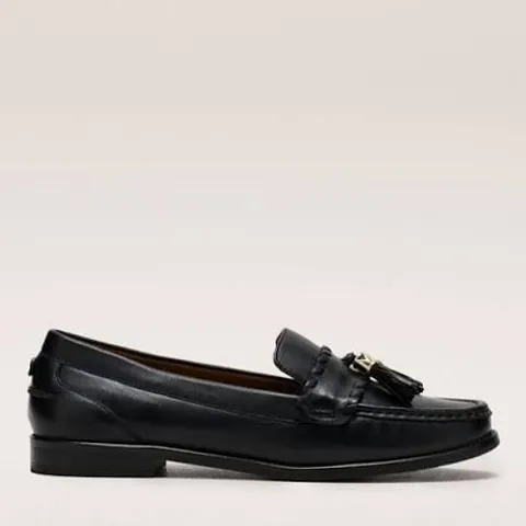BOXED PAIR OF MODA IN PELLE ESPELETTE LOAFERS IN BLACK SIZE 7