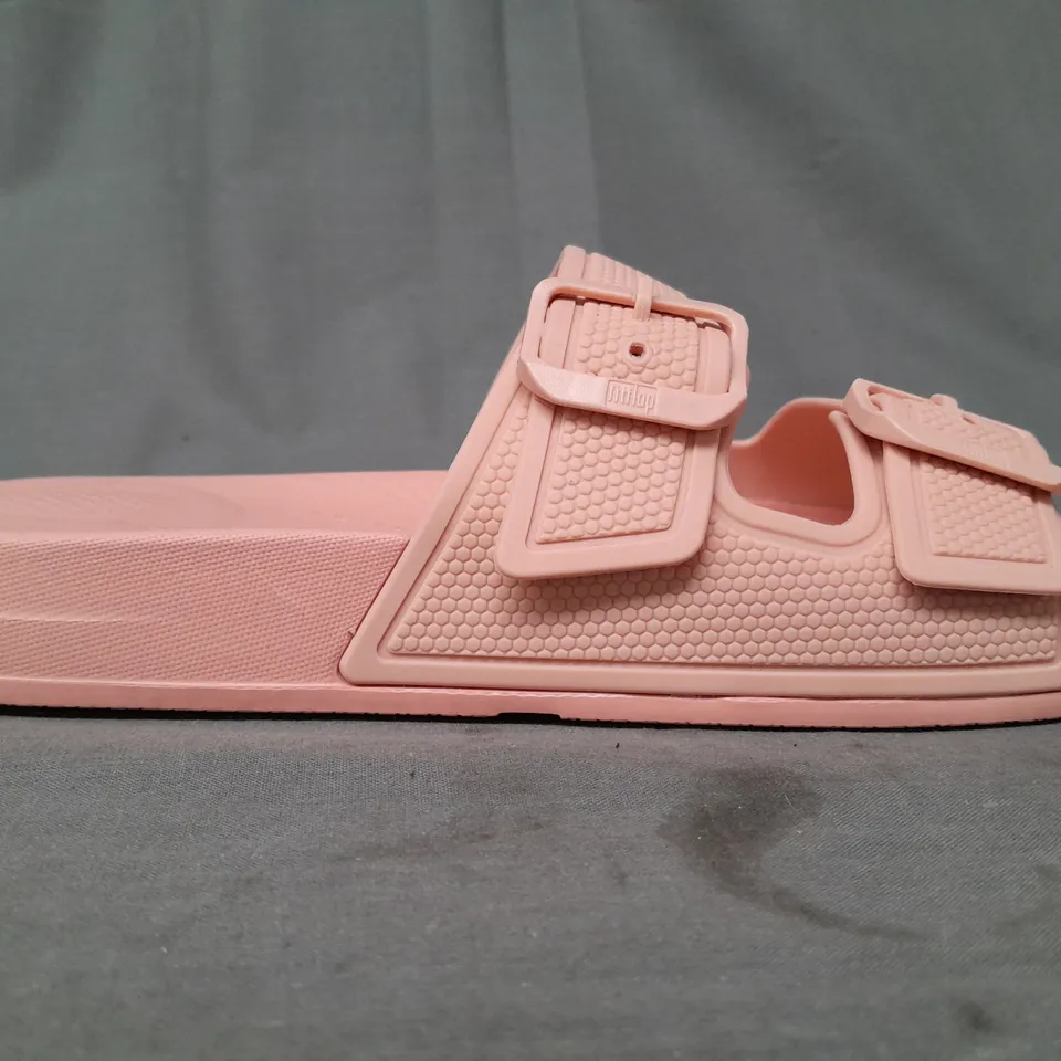 BOXED PAIR OF FITFLOP IQUSHION TWO-BAR SLIDERS IN BLUSH UK SIZE 7