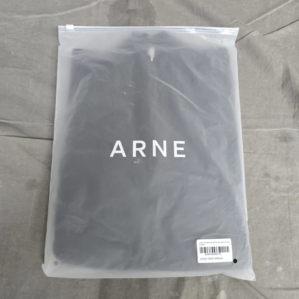 BAGGED ARNE COTTON KNITTED HALF ZIP FUNNEL NECK JUMPER – BLACK, SIZE M