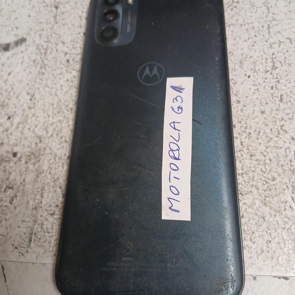 MOTOROLA SMARTPHONE – BLACK (CRACKED SCREEN)