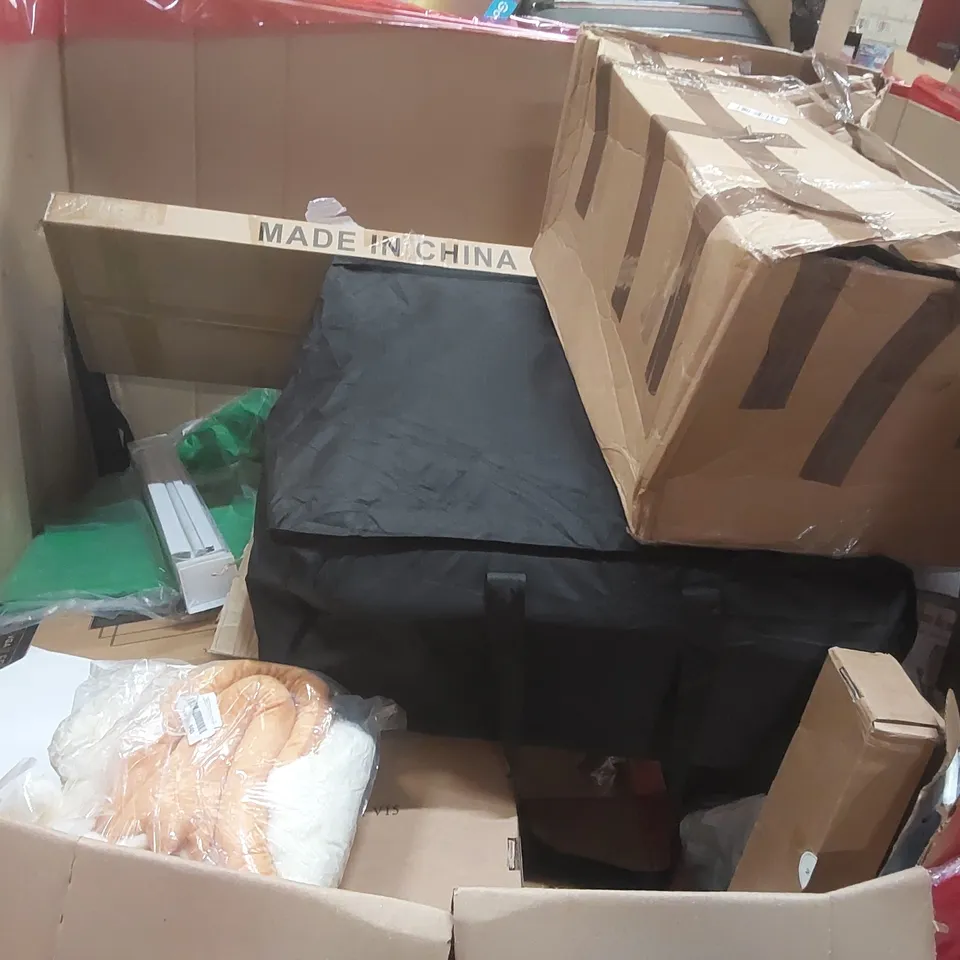 PALLET CONTAINING ASSORTED ITEMS TO INCLUDE: SCOOTER, SHOWER SET, SLIMLINE HEATER, ARTIFICIAL CHRISTMAS TREE, TOY KEYBOARD SET ECT