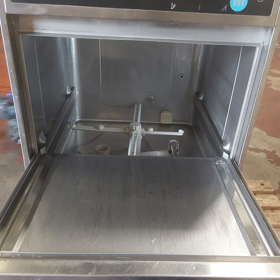 MEIKO UNDERCOUNTER DISHWASHER UPSTER U500S WITH STAND