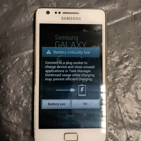 SAMSUNG GT-19100 MOBILE PHONE IN WHITE