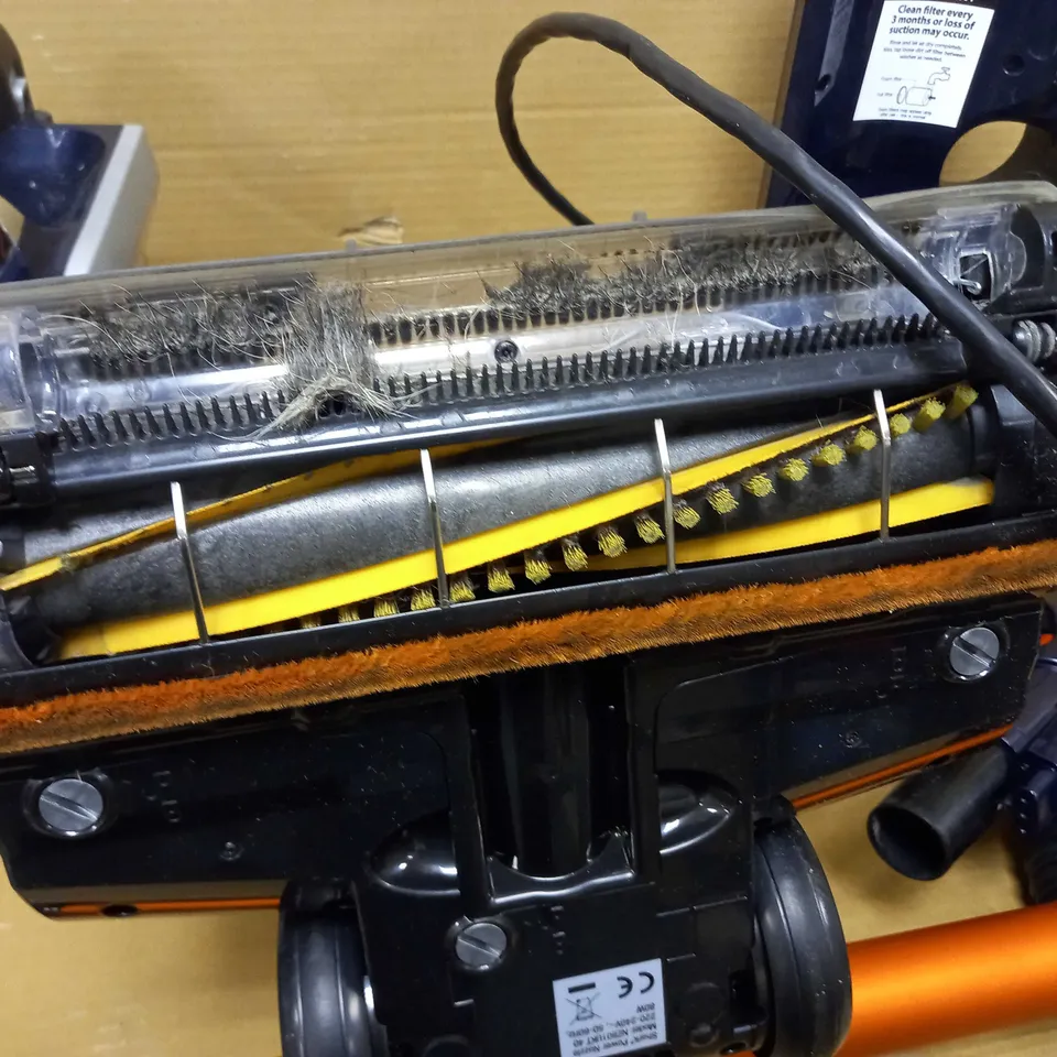 SHARK UPRIGHT VACUUM CLEANER - LIFT AWAY 