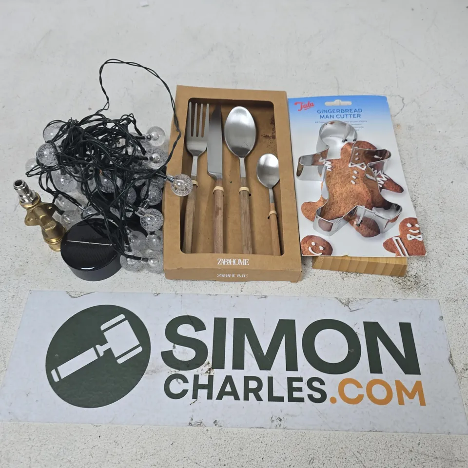 APPROXIMATELY 12 ASSORTED HOUSEHOLD ITEMS TO INCLUDE ZARA HOME CUTLERY, STRING LIGHTS, GINGERBREAD MAN CUTTER, ETC