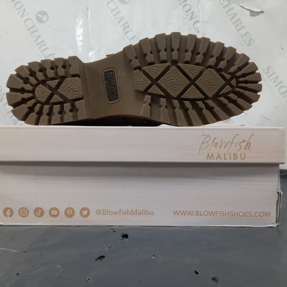 BOXED PAIR OF BLOWFISH MALIBU CHUNKY LOW BLOCK HEEL LOAFERS IN ALMOND SIZE 6