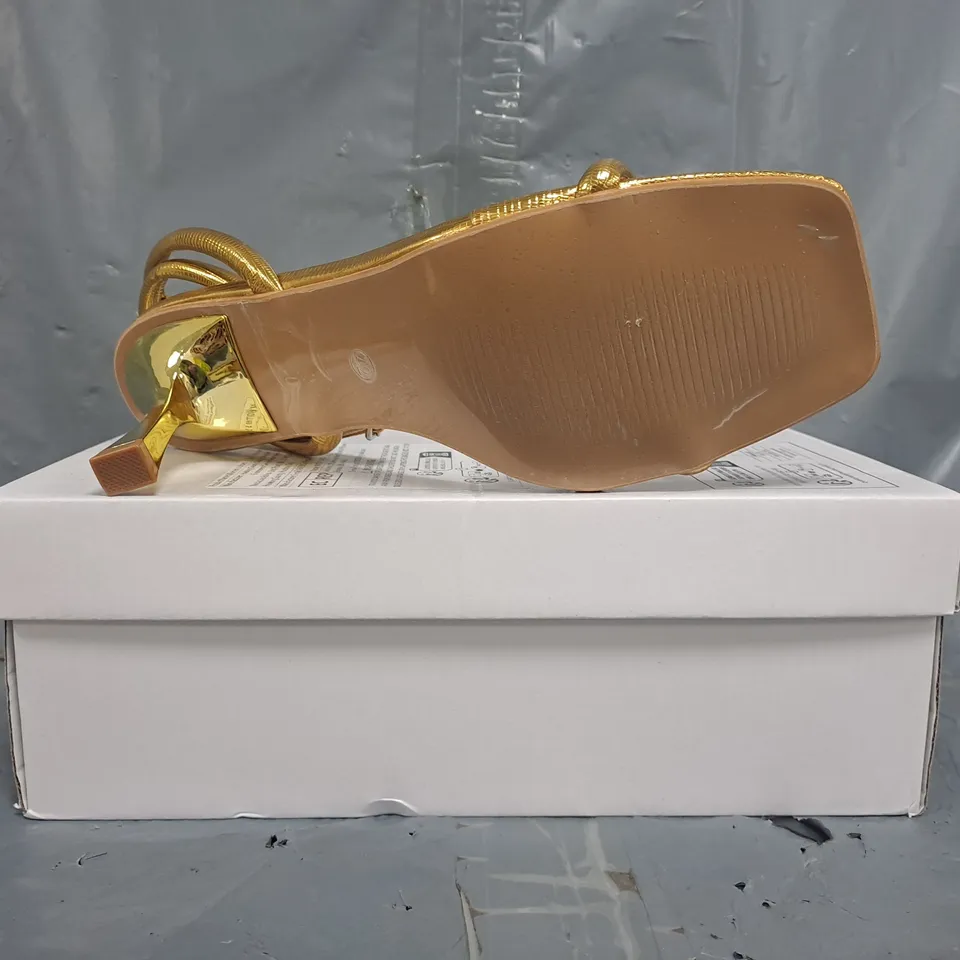 BOXED PAIR OF UNBRANDED OPEN TOE STRAPPY HEELED SANDALS IN METALLIC GOLD SIZE EU 42