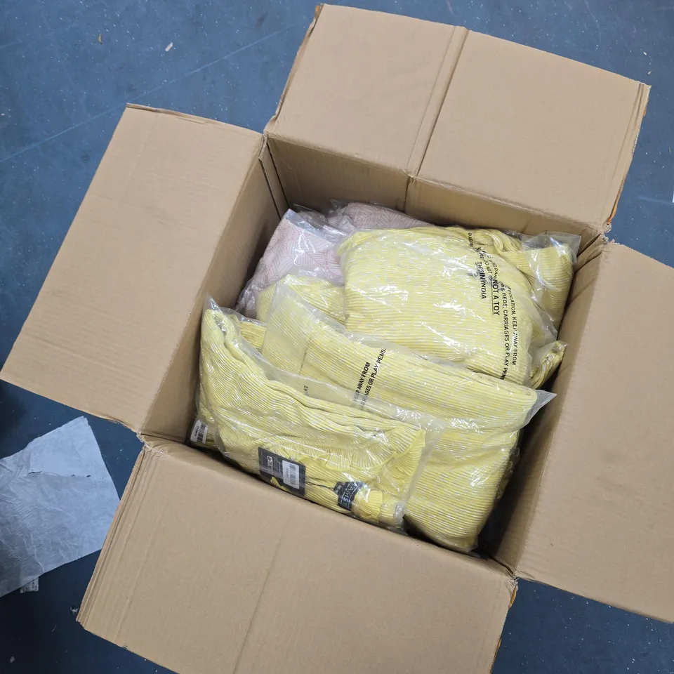BOX OF APPROXIMATELY 40 ASSORTED CLOTHING ITEMS TO INCLUDE: TAMSY BLOUSE