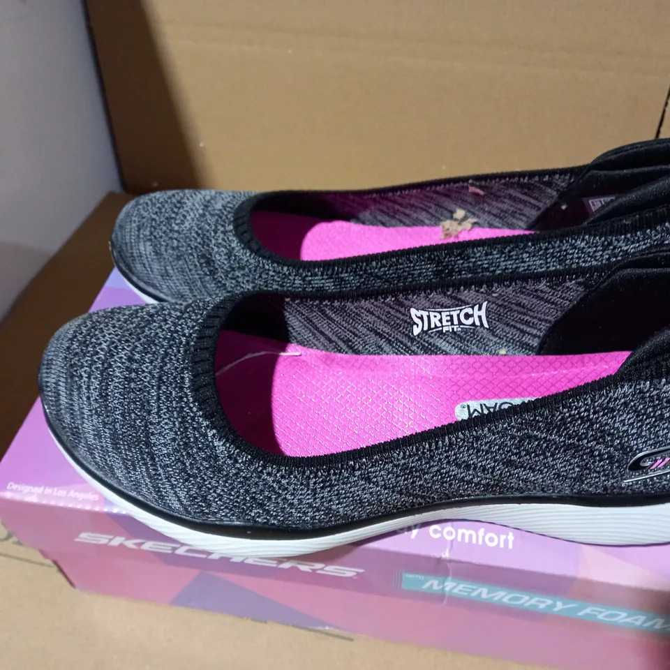 SIZE 7 SKECHERS MICROBURST PUMP CHARCOAL