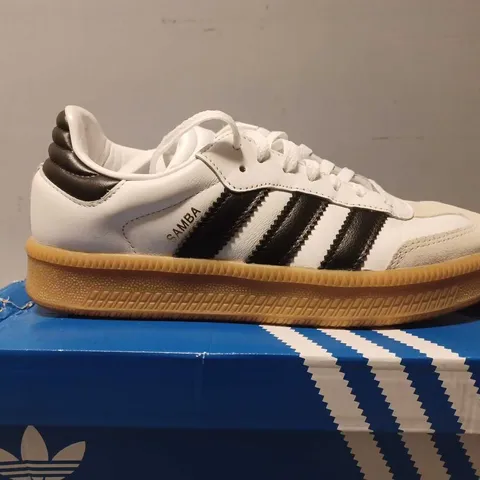 ADIDAS SAMBAS IN WHITE - UK 7