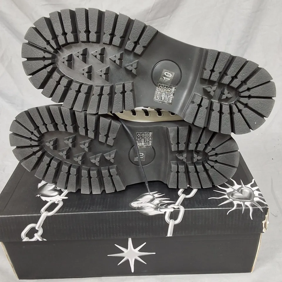 BOXED KOI TENAR MENS BOAT SHOES IN CREAM - UK 10