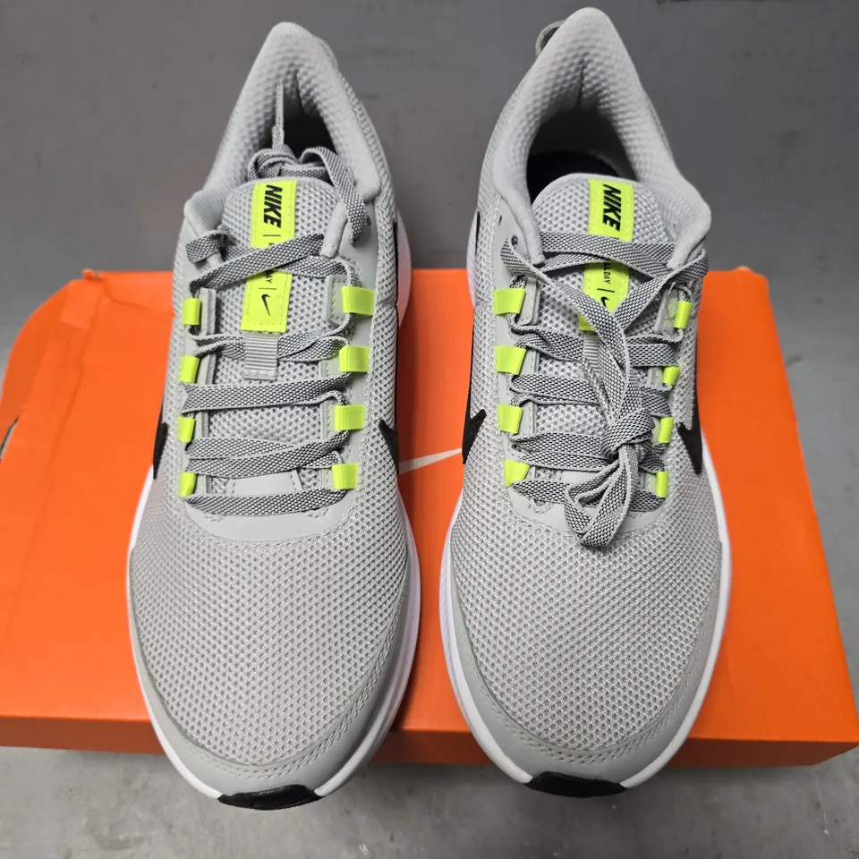 BOXED NIKE RUNALLDAY 2 SIZE 6
