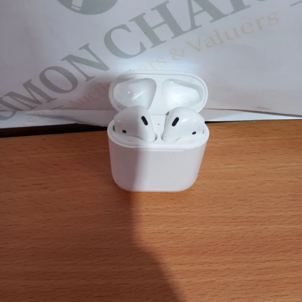 APPLE AIRPODS