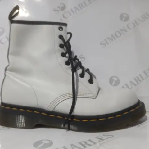 BOXED PAIR OF DR MARTENS ANKLE BOOTS IN WHITE UK SIZE 5