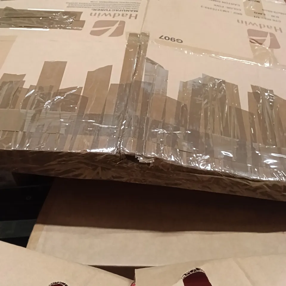 PALLET CONTAINING A LARGE QUANTITY OF ITEMS TO INCLUDE -LED BATHROOM MIRROR, GLASS VASE, HOLE PUNCHER ETC