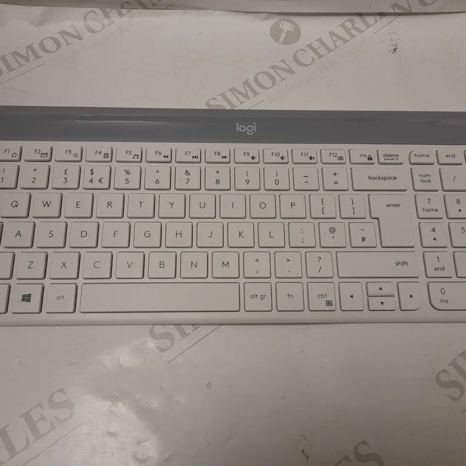 LOGITECH WHITE SLIM KEYBOARD