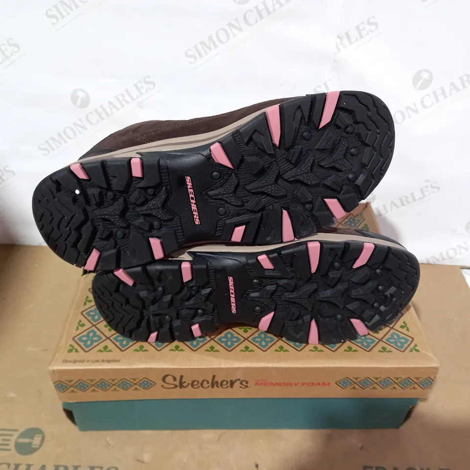 BOXED PAIR OF SKECHERS - SIZE 8
