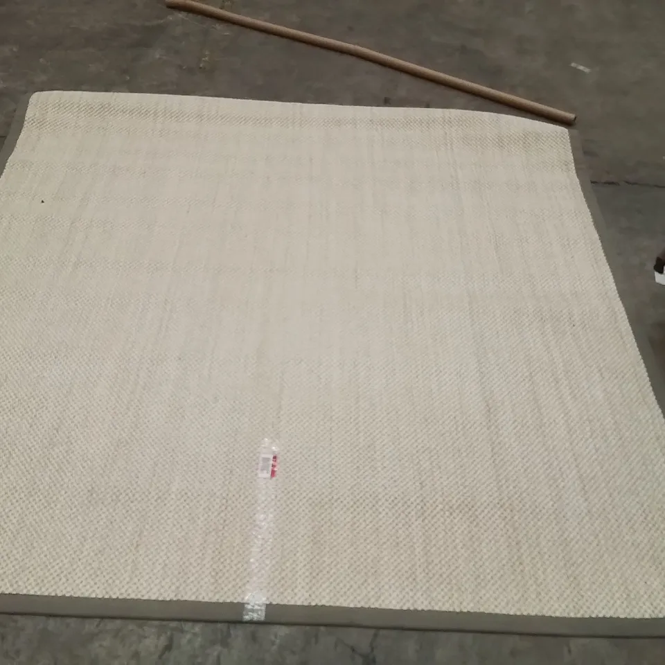 QUALITY DESIGNER AREA RUG - APPROXIMATELY 230X230CM