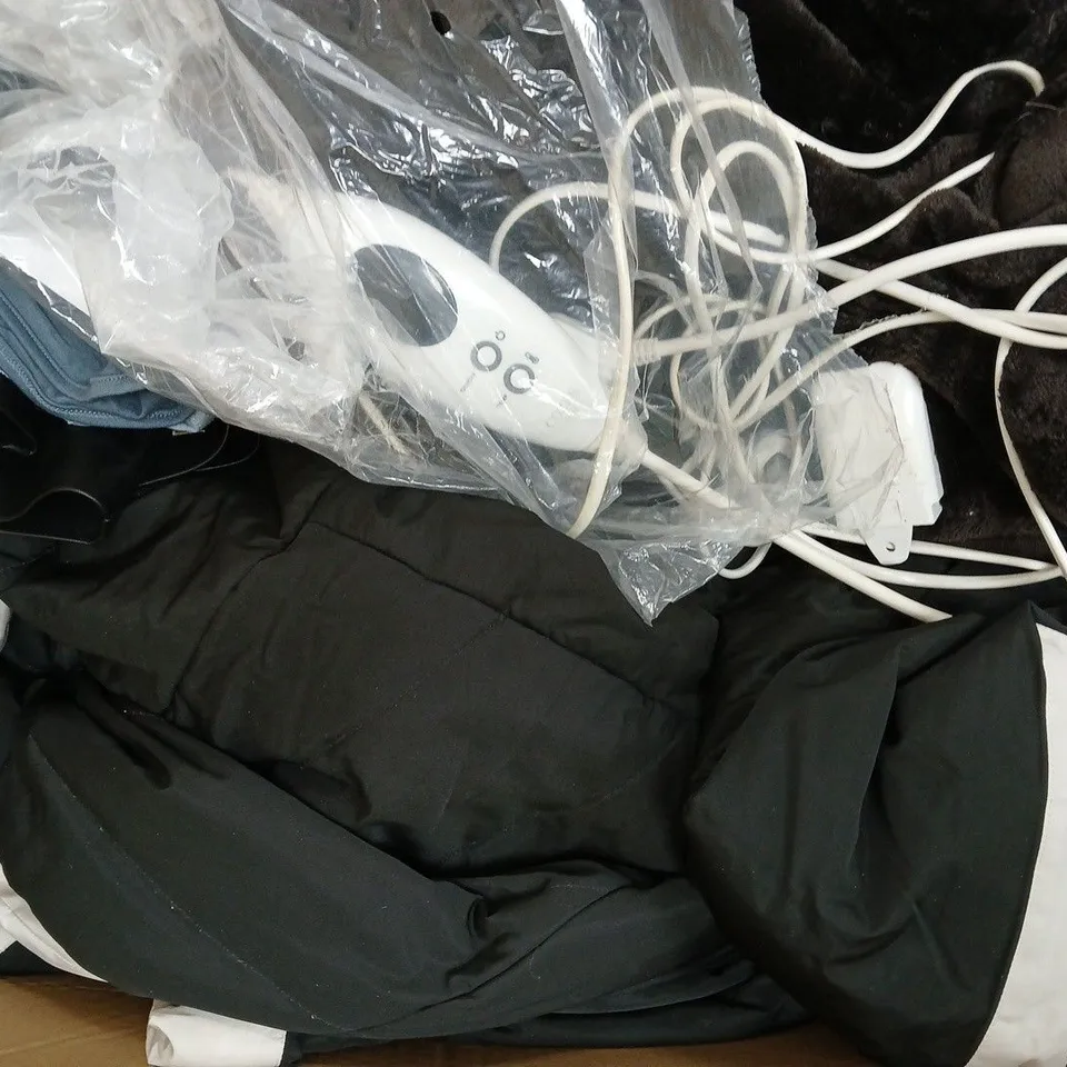 BOX OF APPROXIMATELY 8 ASSORTED HOUSEHOLD ITEMS TO INCLUDE ELECTRIC BLANKET, COAT, ETC