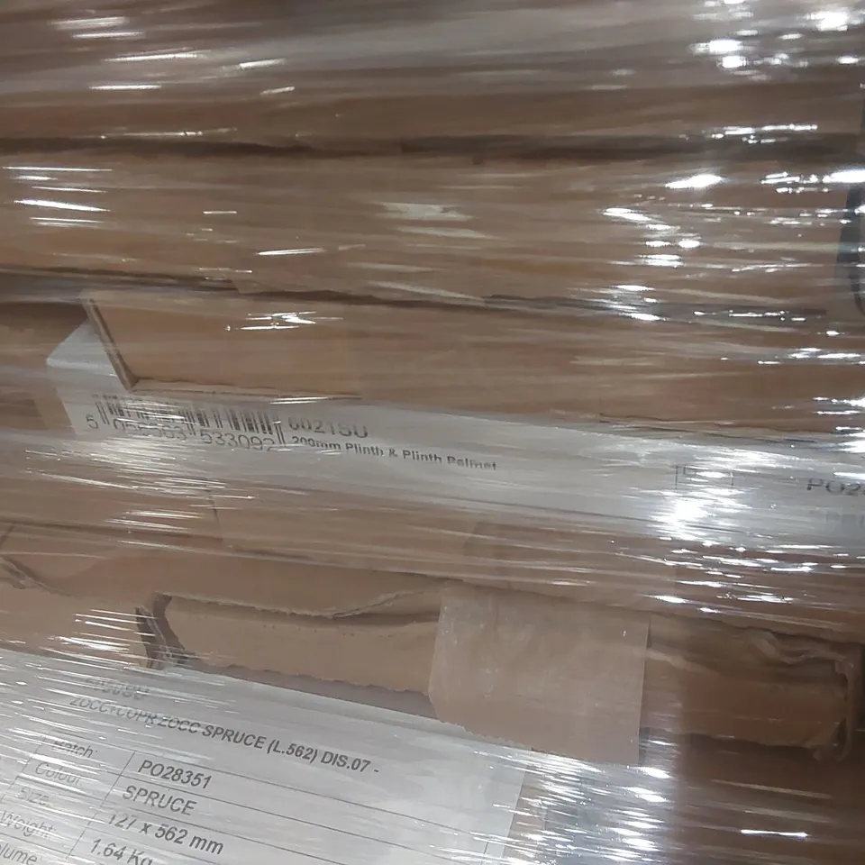 PALLET CONTAINING A LARGE QUANTITY OF ASSORTED BATHROOM FURNITURE PARTS INCLUDING: CURVED BASE DOOR, PLINTH & PLINTH PELMETS ECT